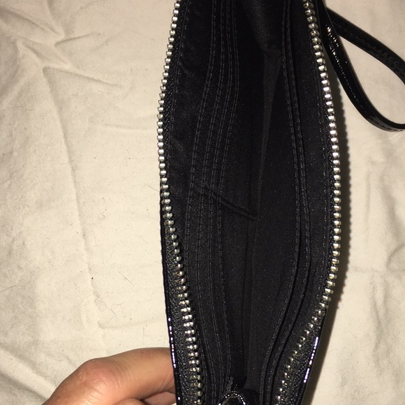 NWT - Coach Patent Leather Zippy Wristlet - Picture 6 of 6
